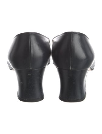 Salvatore Ferragamo Gancini Logo Leather Pumps