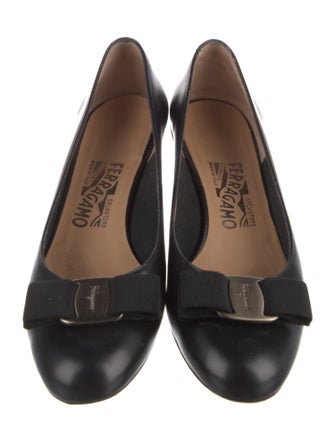 Salvatore Ferragamo Vara Bow Accent Leather Flats