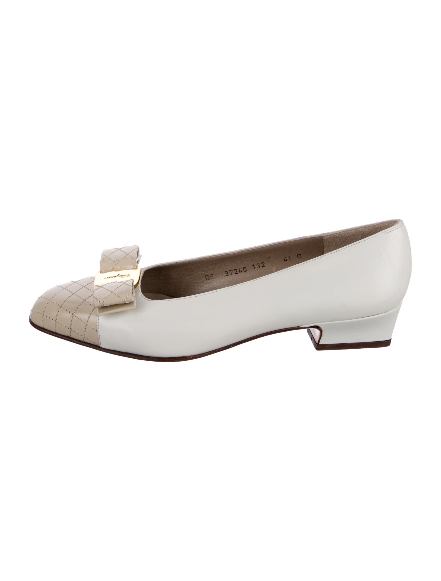 Salvatore Ferragamo Vara Bow Accent Leather Flats