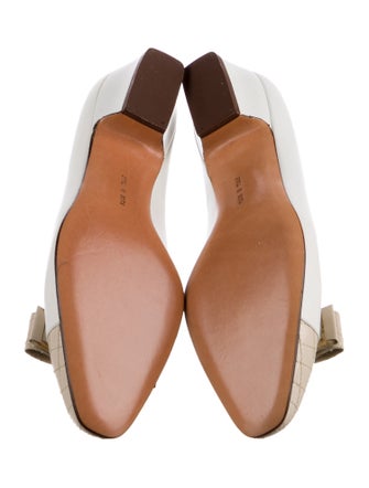 Salvatore Ferragamo Vara Bow Accent Leather Flats