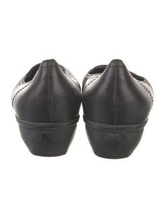 Salvatore Ferragamo Gancio Logo Leather Pumps