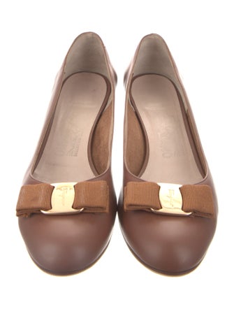 Salvatore Ferragamo Vara Bow Accent Leather Pumps