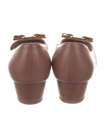Salvatore Ferragamo Vara Bow Accent Leather Pumps