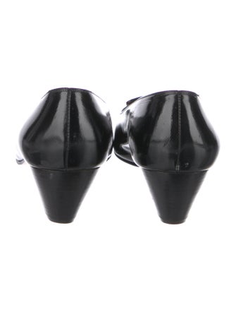 Salvatore Ferragamo Vara Bow Accent Patent Leather Pumps