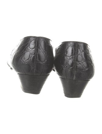 Salvatore Ferragamo Vara Bow Accent Embossed Leather Pumps