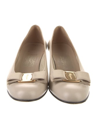 Salvatore Ferragamo Vara Bow Accent Leather Pumps