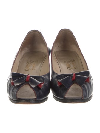 Salvatore Ferragamo Gancini Logo Leather Pumps