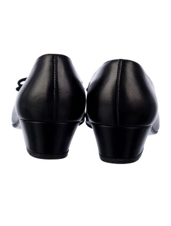 Salvatore Ferragamo Vara Bow Accent Leather Pumps