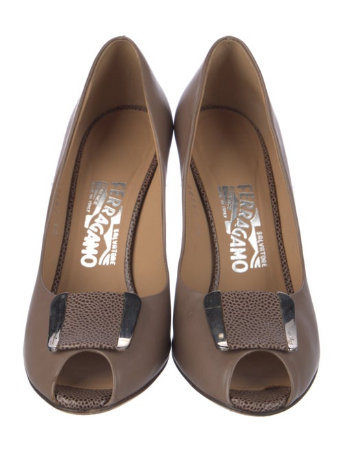 Salvatore Ferragamo Vara Bow Accent Leather Pumps