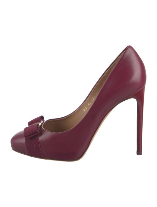 Salvatore Ferragamo Vara Bow Accent Leather Pumps