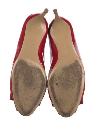 Salvatore Ferragamo Vara Bow Accent Patent Leather Pumps