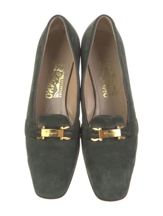Salvatore Ferragamo Vara Bow Accent Suede Pumps