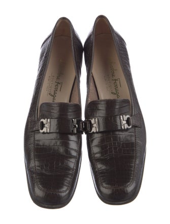 Salvatore Ferragamo Gancini Logo Embossed Leather Pumps
