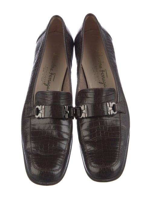 Salvatore Ferragamo Gancini Logo Embossed Leather Pumps