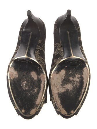 Salvatore Ferragamo Vara Bow Accent Printed Pumps