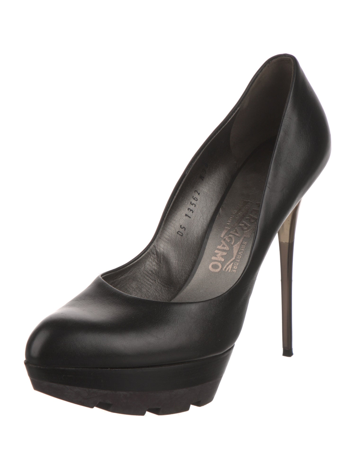 Salvatore Ferragamo Vara Bow Accent Leather Pumps