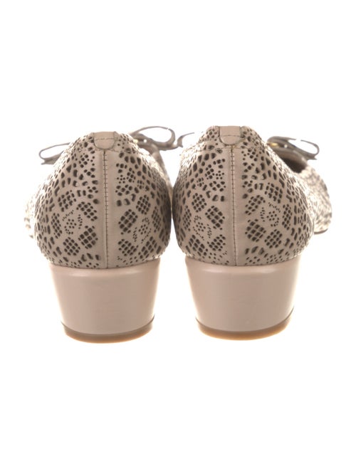 Salvatore Ferragamo Vara Bow Accent Leather Pumps