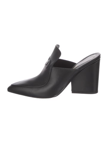Pre-owned Ferragamo Leather Mules In Black