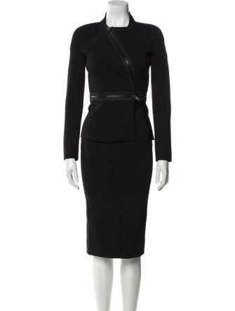 Scanlan Theodore Keyhole Accent Skirt Suit