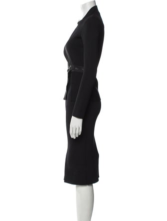 Scanlan Theodore Keyhole Accent Skirt Suit