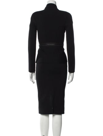 Scanlan Theodore Keyhole Accent Skirt Suit