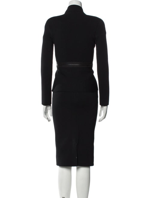 Scanlan Theodore Keyhole Accent Skirt Suit