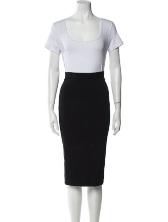 Scanlan Theodore Keyhole Accent Skirt Suit