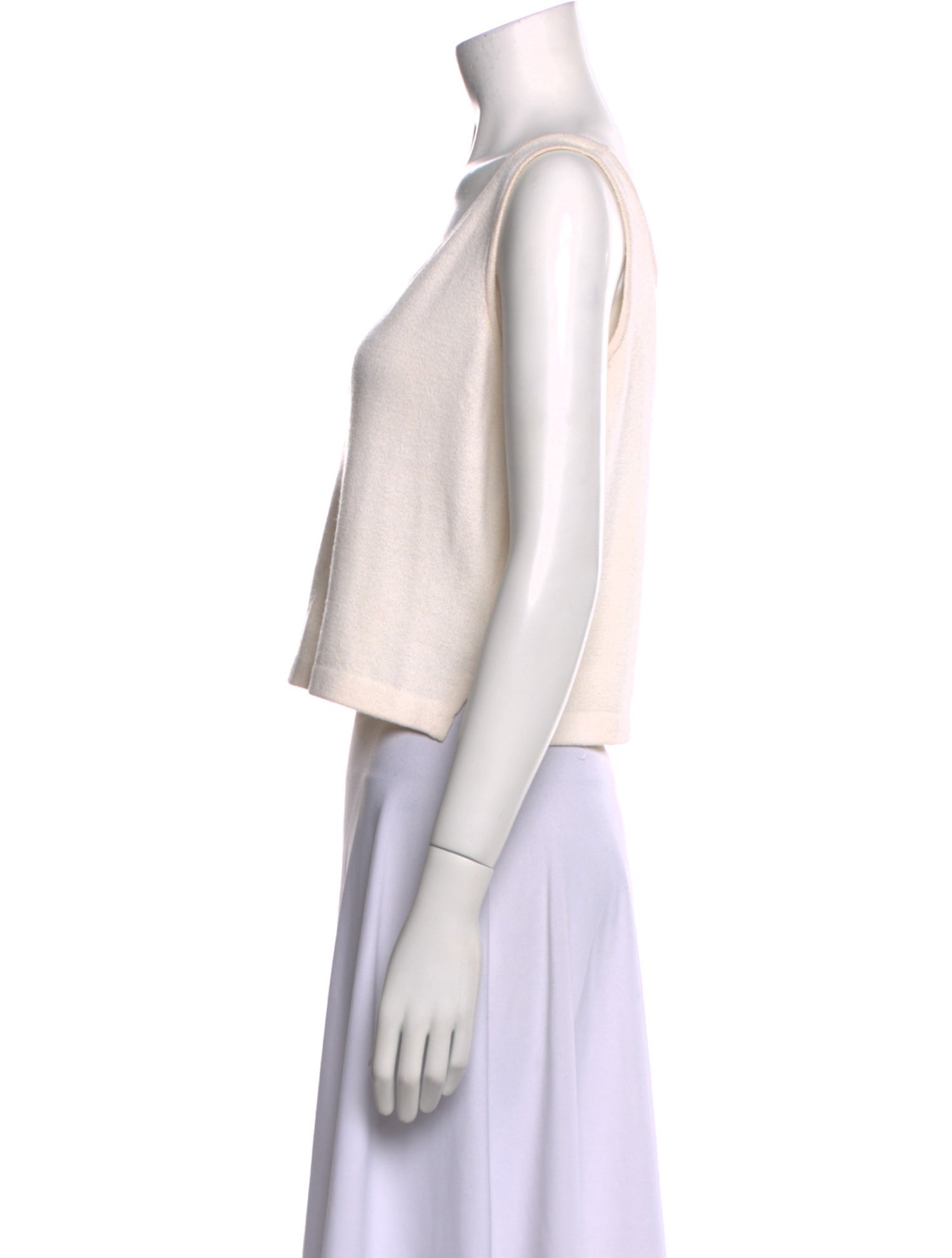 St. John Collection Scoop Neck Sleeveless Crop Top