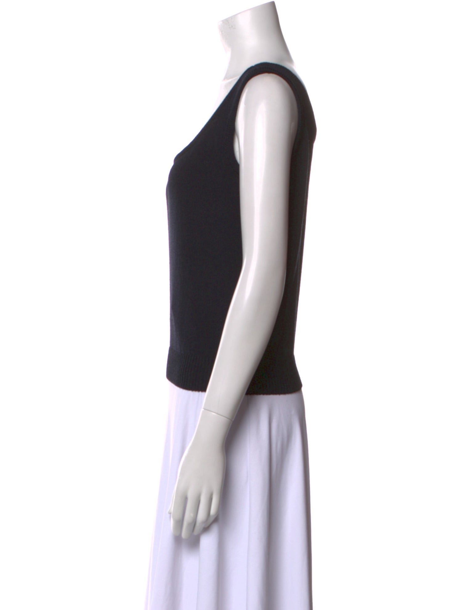 St. John Collection Scoop Neck Sleeveless Top