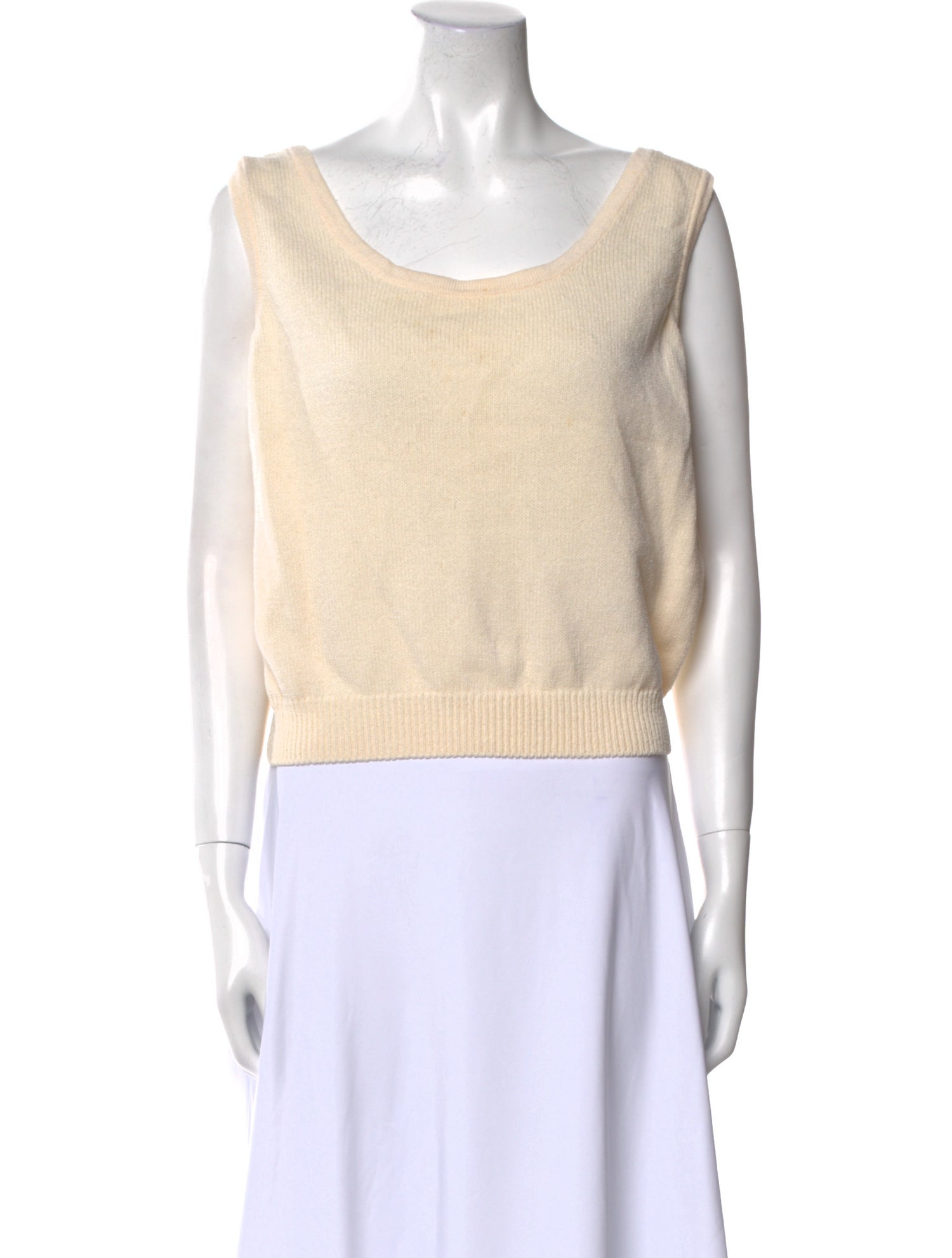 St. John Collection Scoop Neck Sleeveless Crop Top