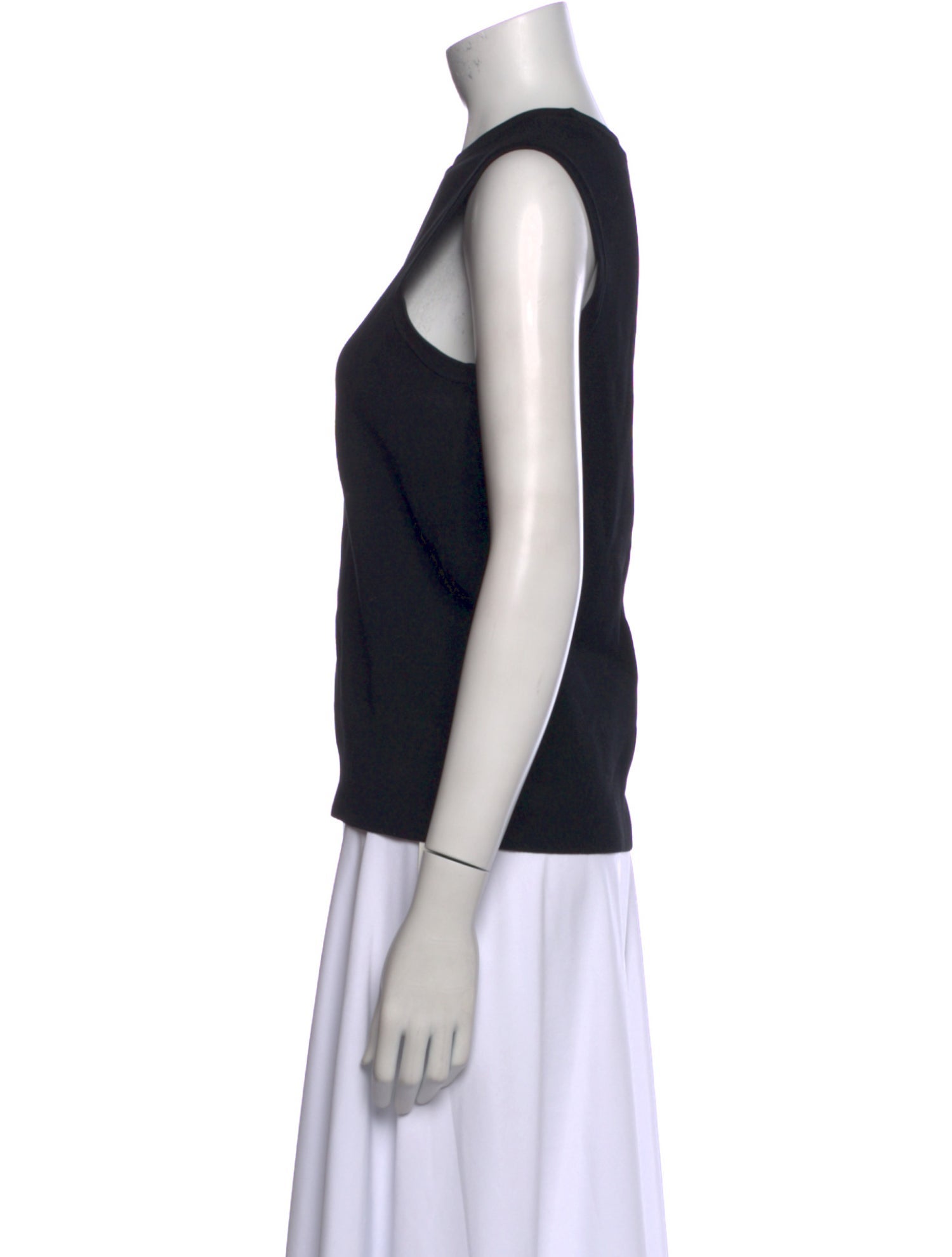 St. John Collection Crew Neck Sleeveless Crop Top