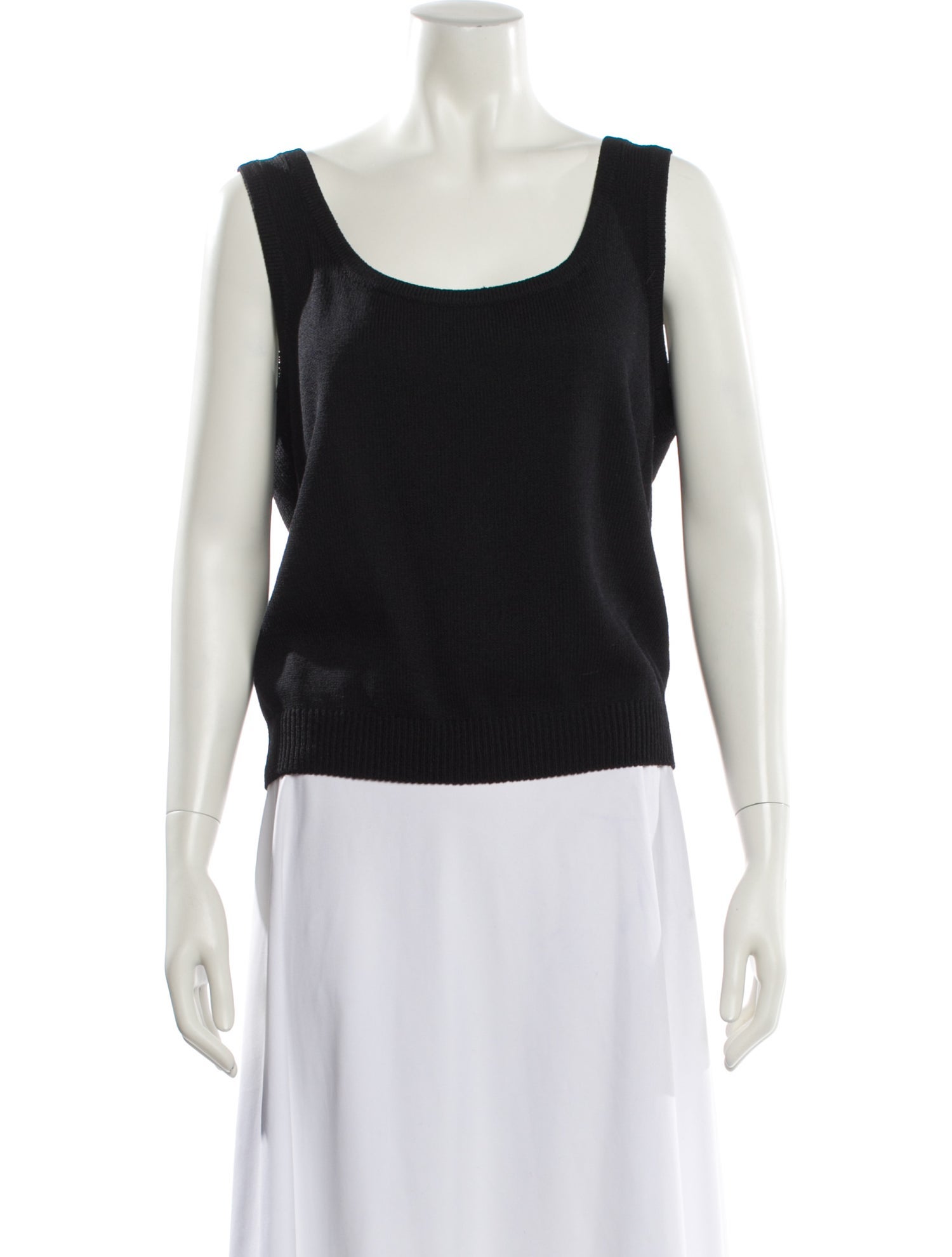 St. John Collection Scoop Neck Sleeveless Top