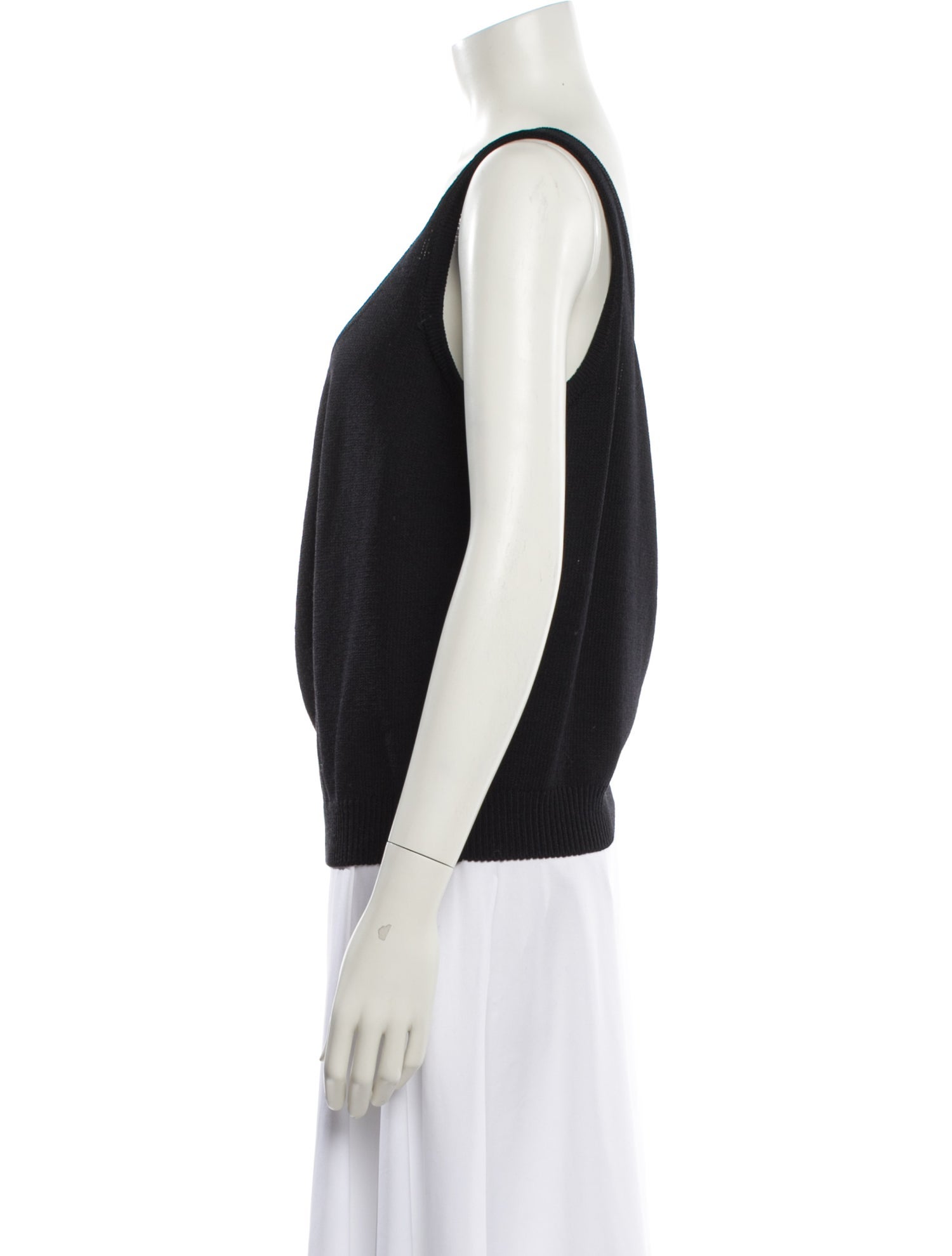St. John Collection Scoop Neck Sleeveless Top