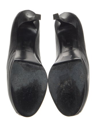 Saint Laurent Leather Pumps