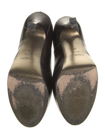Yves Saint Laurent Rive Gauche Leather Pumps