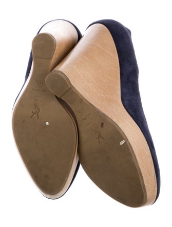Yves Saint Laurent Suede Pumps