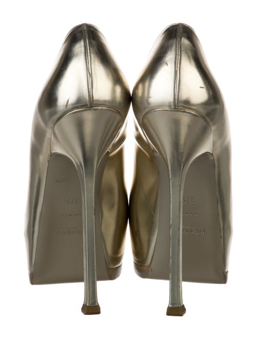 Yves Saint Laurent Patent Leather Pumps