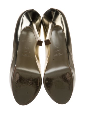 Yves Saint Laurent Patent Leather Pumps