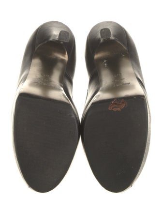 Yves Saint Laurent Leather Pumps