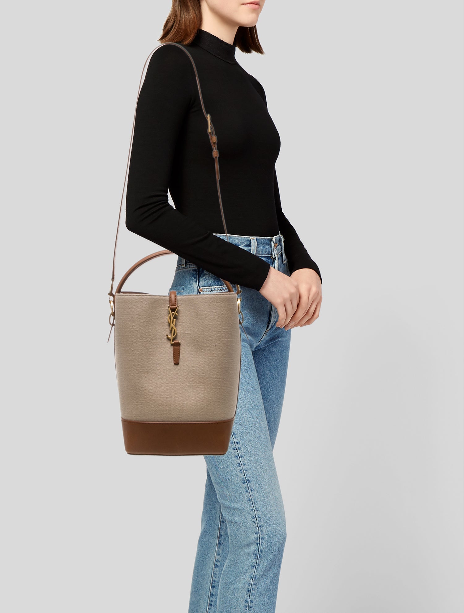 Saint Laurent Signature Le 37 Bucket Bag Medium 2024