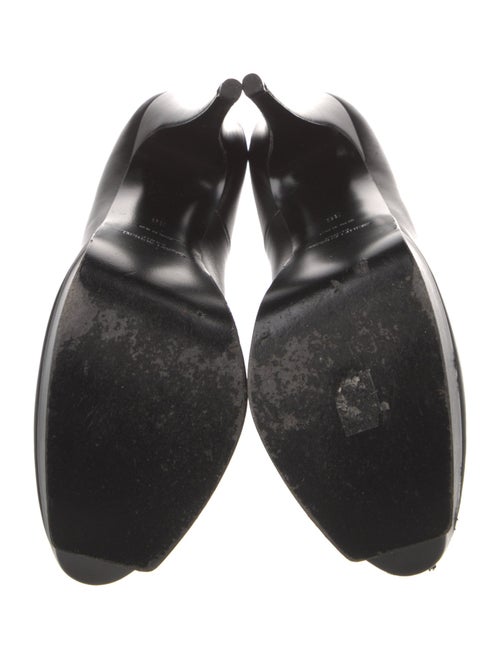 Saint Laurent Leather Pumps