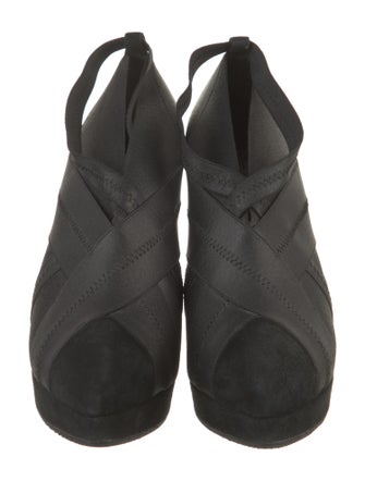 Saint Laurent Suede Pumps