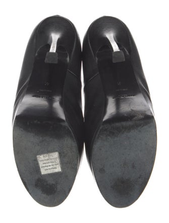 Saint Laurent Leather Pumps