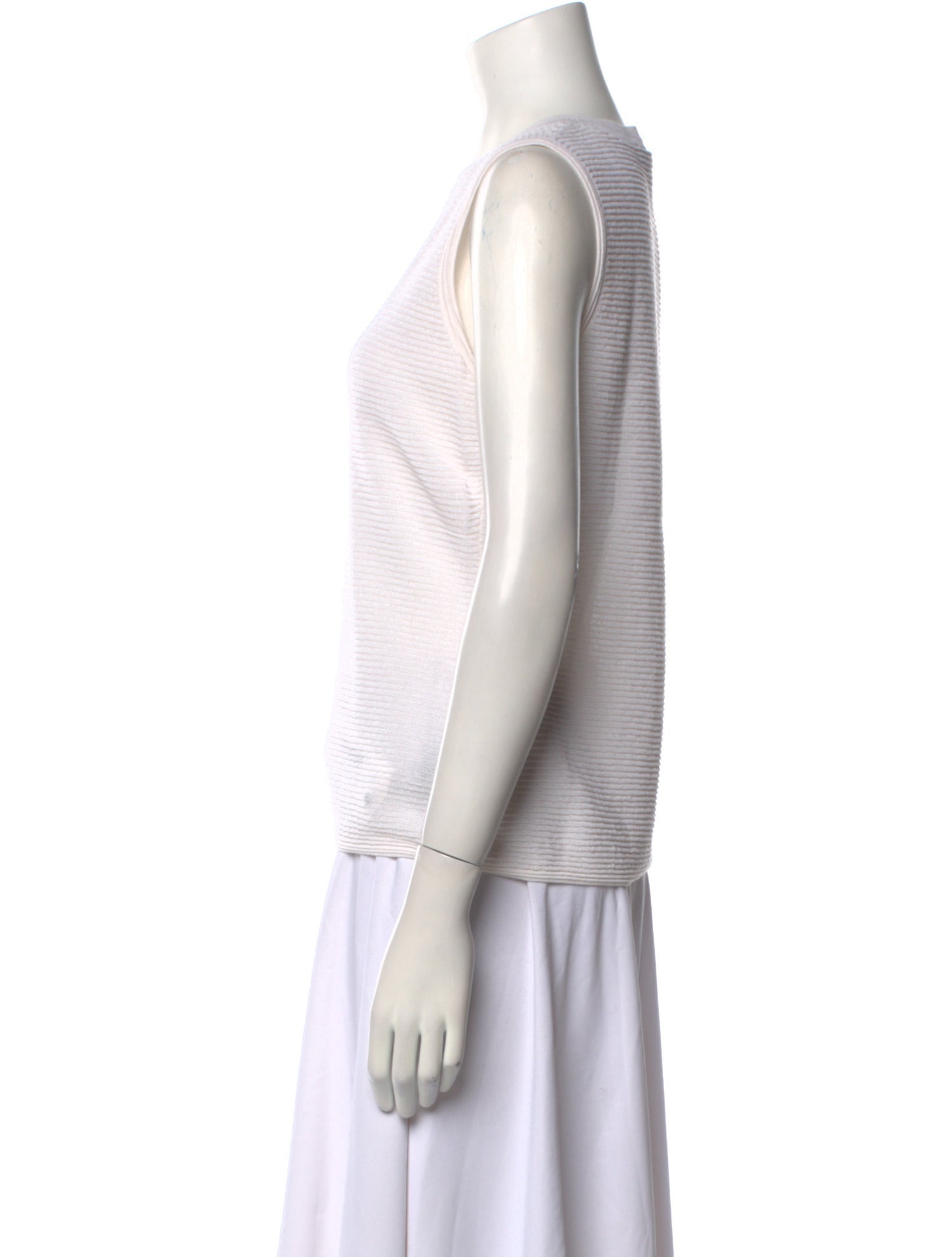 St. John Crew Neck Sleeveless Top