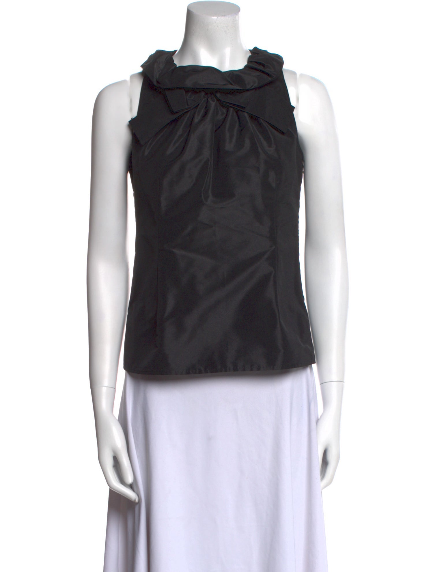 St. John Crew Neck Sleeveless Top