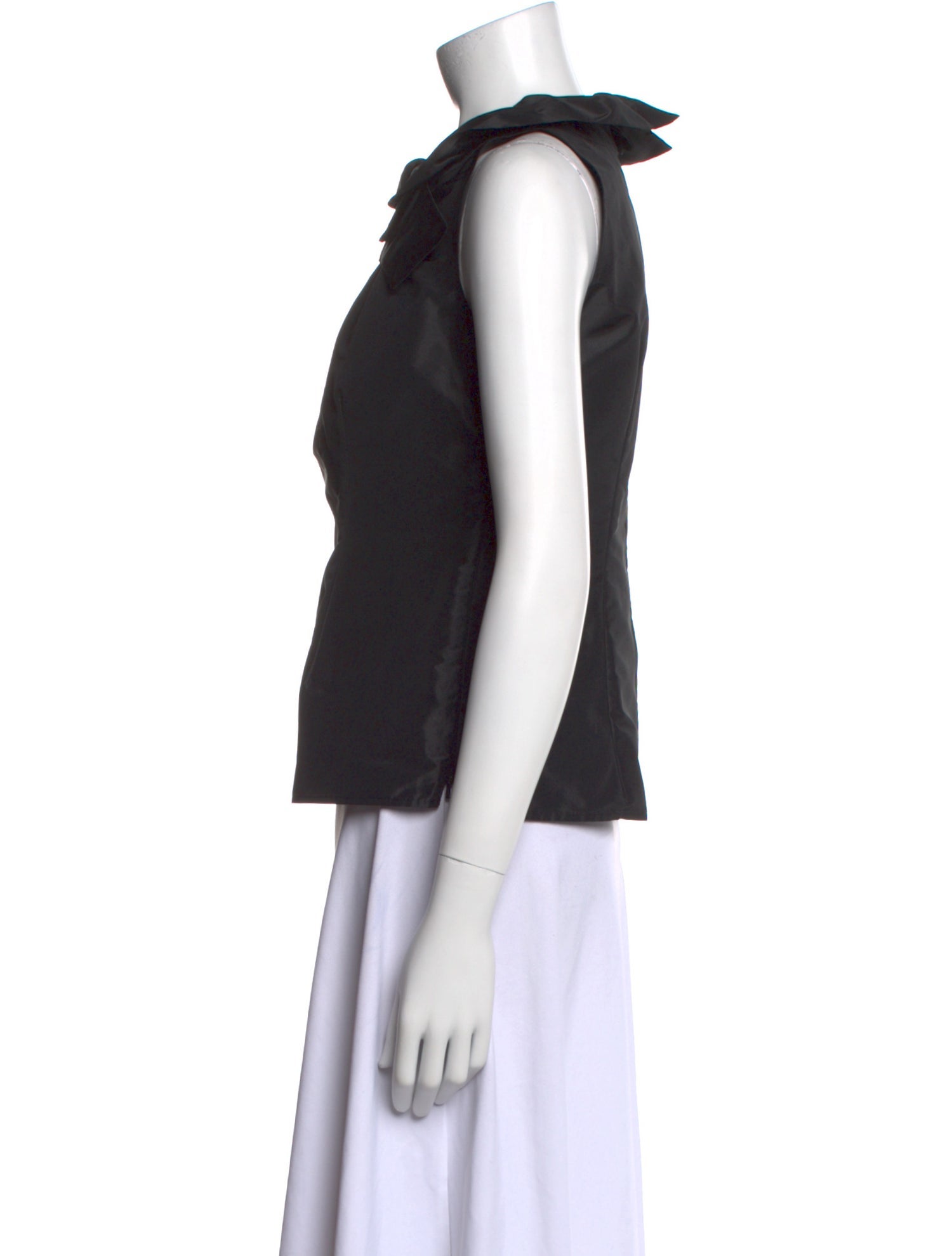 St. John Crew Neck Sleeveless Top