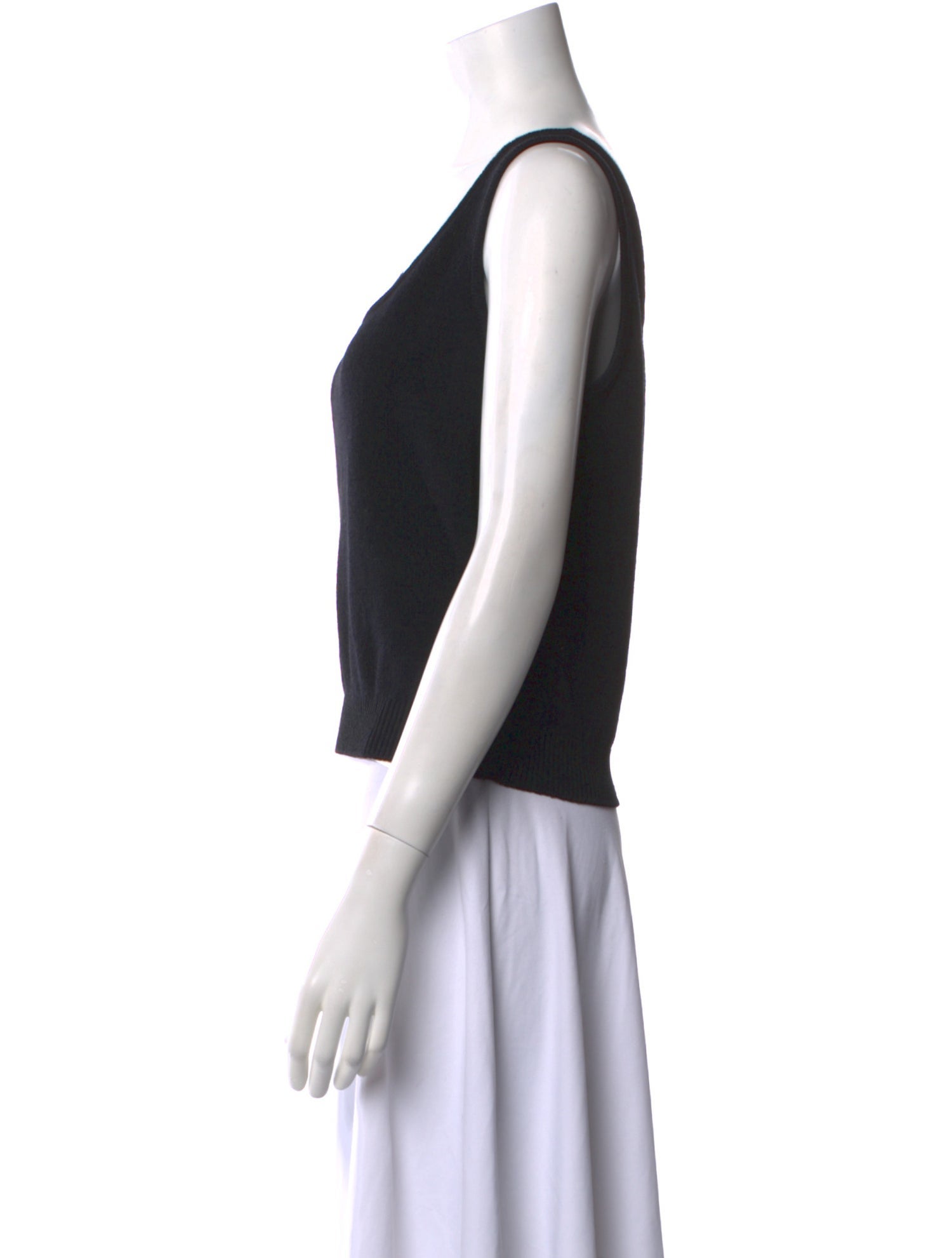 St. John Scoop Neck Sleeveless Crop Top