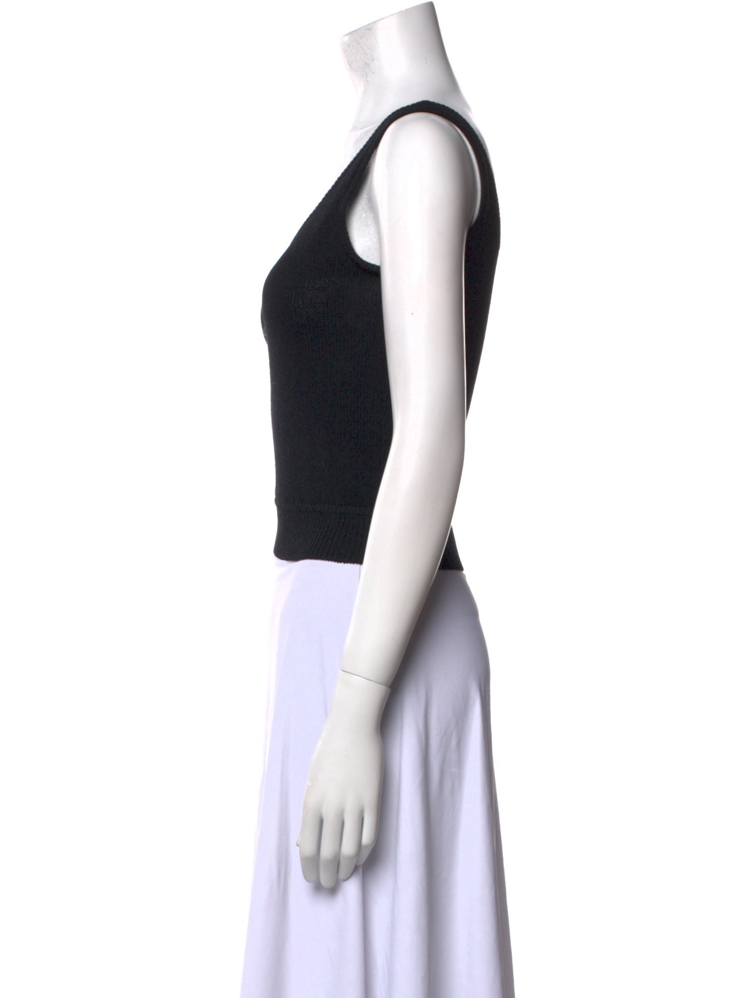 St. John Scoop Neck Sleeveless Crop Top