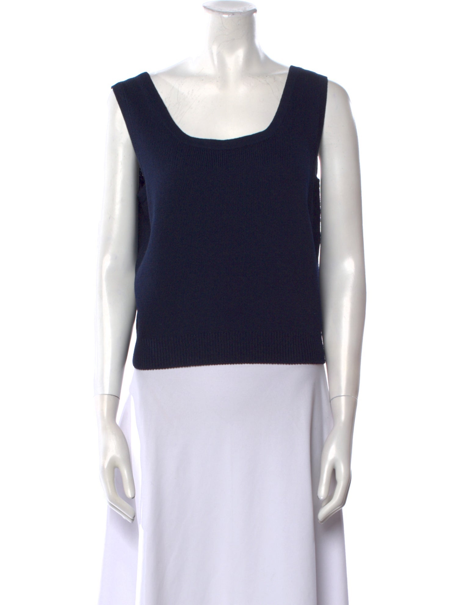 St. John Scoop Neck Sleeveless Crop Top