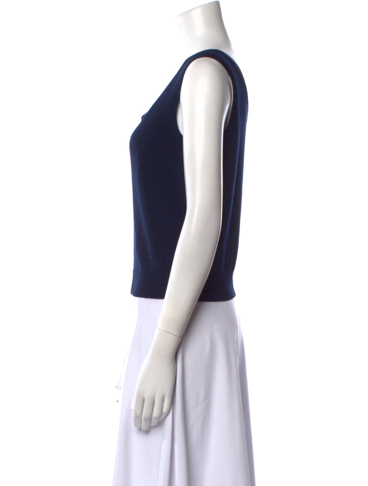 St. John Scoop Neck Sleeveless Crop Top